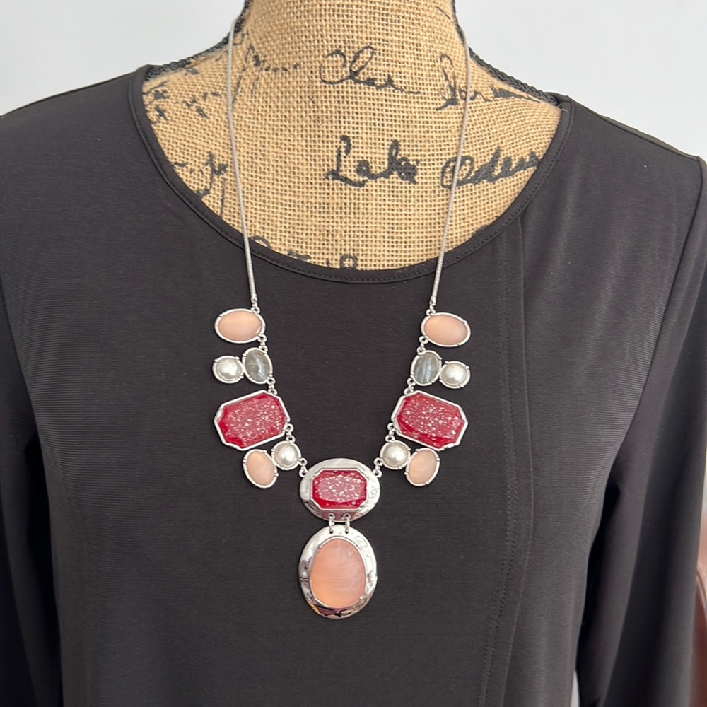 WHBM GEM & PEARL NECKLACE